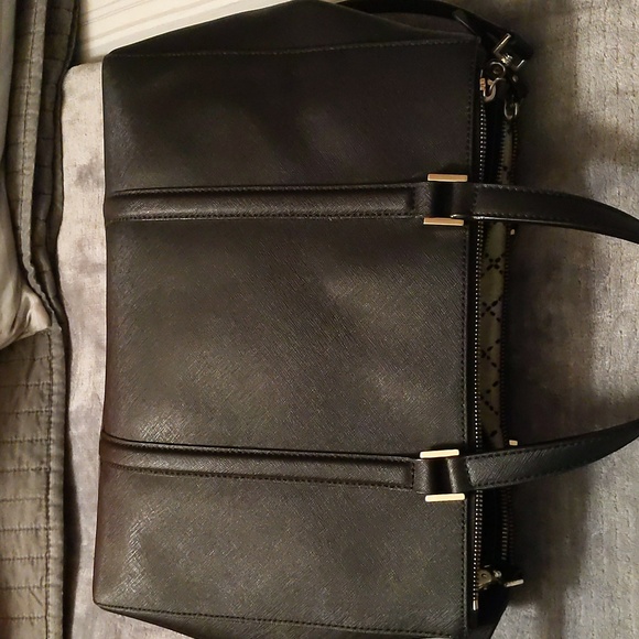 Kate spade black bag with gold hardware - Picture 4 of 13